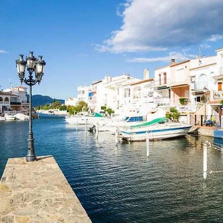 Vue Sur La Capitainerie Empuriabrava